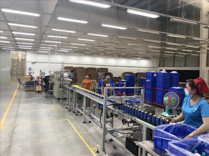 Công nhân Công ty Gunzetal Việt Nam lên dây chuyền sản xuất đảm bảo đầy đủ các vị trí công việc
