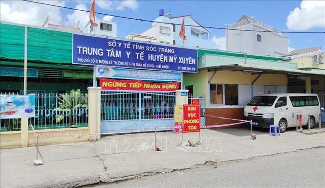 Trung tâm Y tế huyện Mỹ Xuyên (Sóc Trăng) bị phong tỏa ngày 17/7. Ảnh: Chanh Đa-TTXVN
