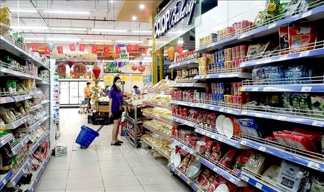 Trong ảnh: Các Trung tâm thương mại, siêu thị, chợ, cơ sở kinh doanh tại Vĩnh Phúc được yêu cầu kí cam kết và xây dựng phương án phòng, chống dịch Covid-19 chi tiết. Ảnh: Hoàng Hùng - TTXVN