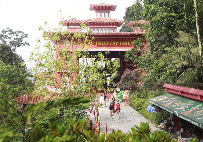 Trong ảnh: Các khu, điểm du lịch, di tích, danh thắng không đón, phục vụ khách ngoại tỉnh. Khu du lịch Tây Thiên huyện Tam Đảo. Ảnh: Hoàng Hùng - TTXVN