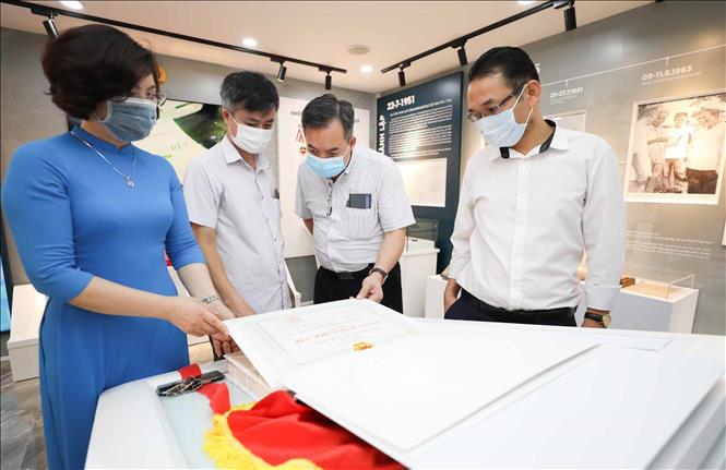 Trong ảnh: Phòng truyền thống Công đoàn Giáo dục Việt Nam được hoàn thành và đưa vào sử dụng là hoạt động thiết thực chào mừng kỷ niệm 70 năm ngày truyền thống của ngành. Ảnh: Thanh Tùng - TTXVN