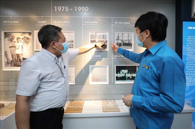 Trong ảnh: Phòng truyền thống là nơi lưu lại dấu ấn chặng đường 70 năm, khơi dậy lòng tự hào và phát huy tinh thần trách nhiệm của đội ngũ cán bộ Công đoàn ngành Giáo dục, viết tiếp những trang sử hào hùng của ngành. Ảnh: Thanh Tùng - TTXVN