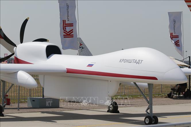 Trong ảnh: Máy bay không người lái hạng nặng của nhà sản xuất Kronshtadt lần đầu tiên được giới thiệu tại triển lãm MAKS 2021. Ảnh: Trần Hiếu - PV TTXVN tại Nga