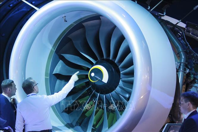 Trong ảnh: Mô hình động cơ khổng lồ thu hút sự quan tâm của khách tham quan. Ảnh: Duy Trinh - PV TTXVN tại Nga