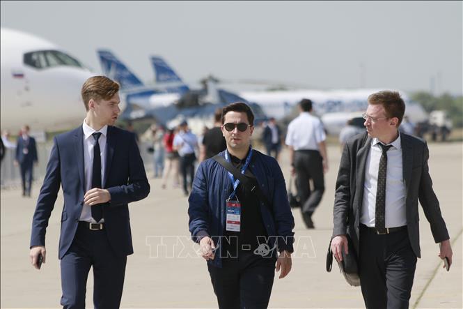 Trong ảnh: Khách tham quan Triển lãm Hàng không và Vũ trụ quốc tế Moskva 2021. Ảnh: Trần Hiếu - PV TTXVN tại Nga