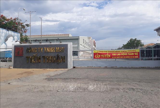 Trong ảnh: Công ty TNHH may Tiến Thuận trên đường 16 tháng 4 tạm dừng hoạt động để phòng, chống dịch COVID-19. Ảnh: Nguyễn Thành – TTXVN