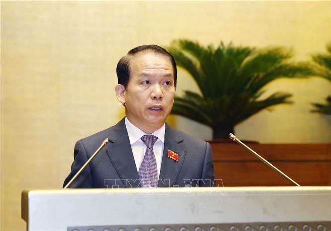 Chủ nhiệm Ủy ban Pháp luật của Quốc hội Hoàng Thanh Tùng trình bày Báo cáo thẩm tra về cơ cấu tổ chức của Chính phủ nhiệm kỳ 2021-2026. Ảnh: Doãn Tấn - TTXVN