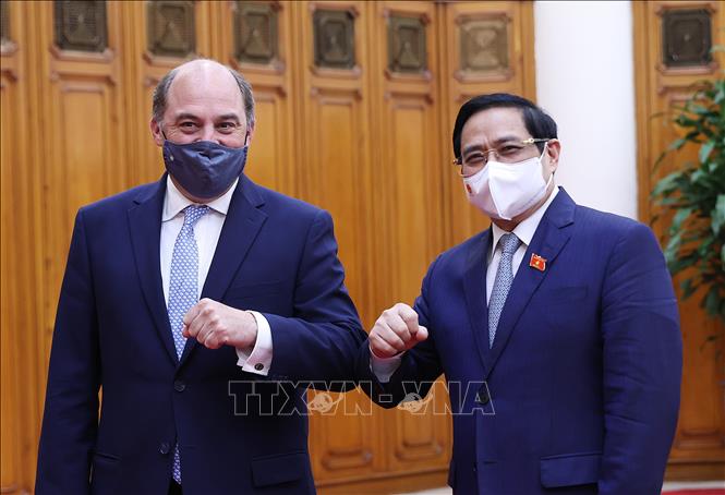 Thủ tướng Phạm Minh Chính tiếp Bộ trưởng Quốc phòng Anh ...