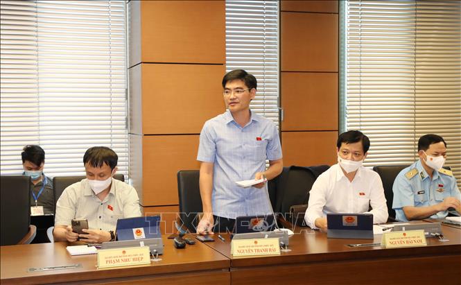 Đại biểu Quốc hội tỉnh Thừa Thiên Huế Nguyễn Thanh Hải thảo luận ở tổ. Ảnh: Phương Hoa - TTXVN