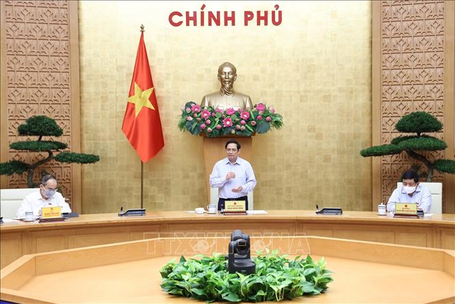 Thủ tướng Phạm Minh Chính chủ trì họp với các nhà sản xuất ...