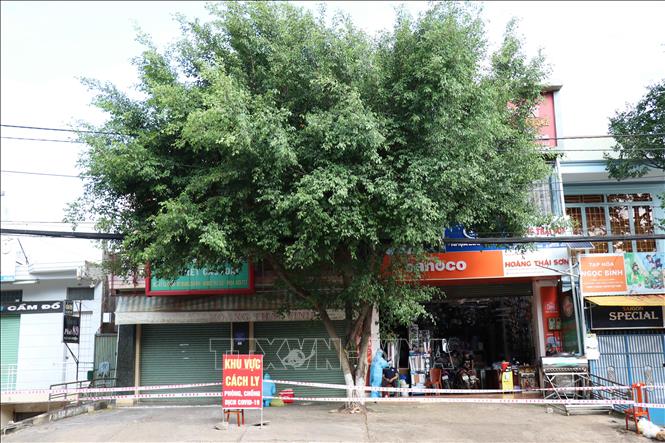 Phong tỏa khu vực ghi nhận bệnh nhân mắc COVID-19 tại phường Tân Thành, thành phố Buôn Ma Thuột. Ảnh: Tuấn Anh – TTXVN