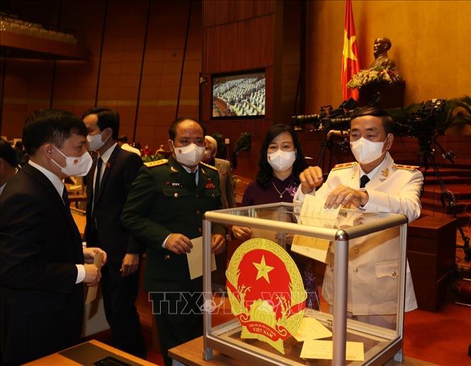 Photo: NA deputies cast their ballots to elect the State President for the 2021–2025 tenure. VNA Photo