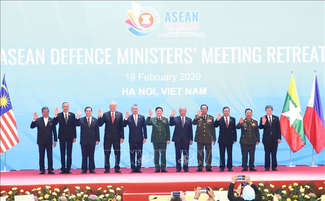 Trong ảnh: Trưởng đoàn Quốc phòng các nước ASEAN chụp ảnh chung tại Lễ khai mạc Hội nghị hẹp Bộ trưởng Quốc phòng các nước ASEAN (ADMM), sáng 19/2/2020 tại Thủ đô Hà Nội. Ảnh: Dương Giang - TTXVN