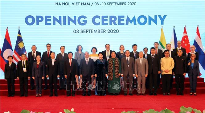 Trong ảnh: Lãnh đạo Đảng, Nhà nước cùng các đại biểu Quốc tế tại Lễ khai mạc Đại hội đồng Liên nghị viện Hiệp hội các quốc gia Đông Nam Á lần thứ 41 (AIPA 41), với chủ đề ‘’Ngoại giao Nghị viện vì Cộng đồng ASEAN gắn kết và chủ động thích ứng’’ diễn ra tại thủ đô Hà Nội, ngày 8/9/2020. Ảnh: TTXVN
