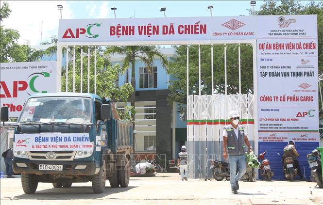Trong ảnh: Bệnh viện dã chiến trên đường Đào Trí có quy mô 2.300 giường. Ảnh: Trần Xuân Tình - TTXVN