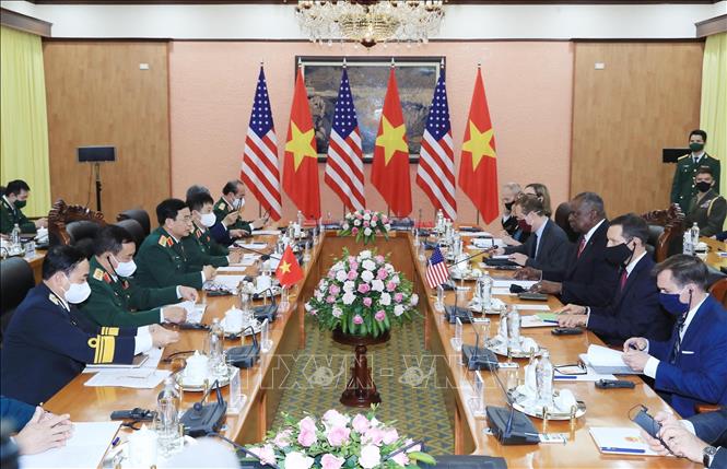 Photo: Minister of National Defence Gen. Phan Van Giang and US Secretary of Defense Lloyd Austin hold talks. VNA Photo: Trọng Đức