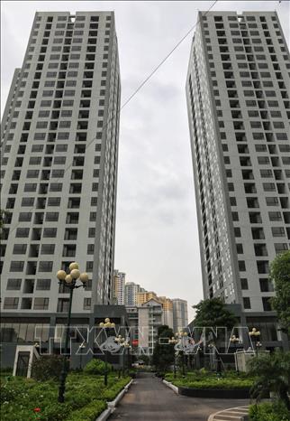 Dự án nhà ở thương mại phục vụ tái định cư tại khu X2 Đại Kim, quận Hoàng Mai có 3 tòa nhà với chiều cao gần 28 tầng, gồm 3 tầng hầm, 3 tầng trung tâm thương mại/mỗi tòa, sẽ được trưng dụng làm nơi cách ly, lập bệnh viện dã chiến. Ảnh: Tuấn Anh - TTXVN
