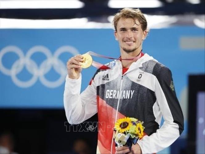 Trong ảnh: Tay vợt Alexander Zverev giành huy chương vàng đơn nam môn tennis tại Olympic Tokyo 2020 diễn ra tại Tokyo, ngày 1/8/2021. Ảnh: Kyodo/TTXVN