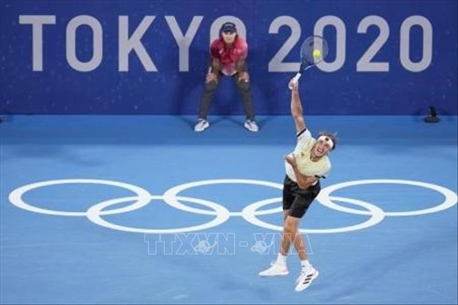 Trong ảnh: Tay vợt Alexander Zverev giành huy chương vàng đơn nam môn tennis tại Olympic Tokyo 2020 diễn ra tại Tokyo, ngày 1/8/2021. Ảnh: Kyodo/TTXVN