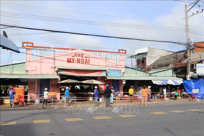 Trong ảnh: Chợ Mỹ Ngãi ở thành phố Cao Lãnh trong thời gian giãn cách xã hội. Ảnh: Nguyễn Văn Trí - TTXVN