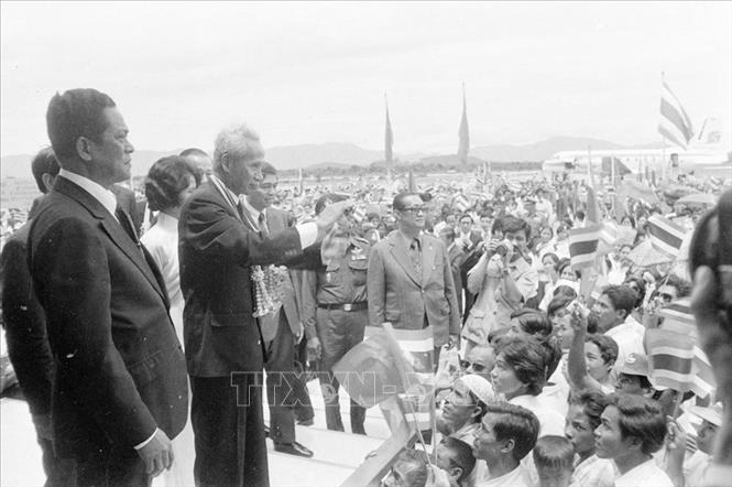 Trong ảnh: Nhân dân tỉnh Narathiwat (phía Nam Thái Lan) chào đón Thủ tướng Phạm Văn Đồng trong chuyến thăm đầu tiên của một lãnh đạo cấp cao Việt Nam tới Thái Lan (6 - 10/9/1978) kể từ khi hai nước thiết lập quan hệ ngoại giao. Ảnh: Xuân Lâm - TTXVN