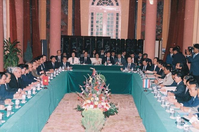 Trong ảnh: Thủ tướng Thái Lan Chuan Leek Pai hội đàm với Thủ tướng Võ Văn Kiệt trong chuyến thăm chính thức Việt Nam (16/3/1994). Ảnh: Minh Đạo -TTXVN