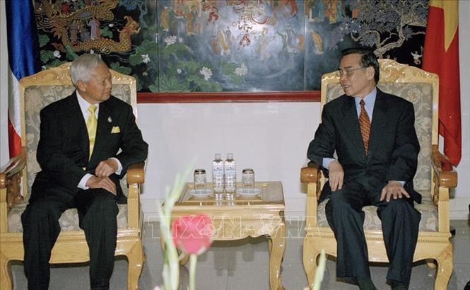Trong ảnh: Thủ tướng Phan Văn Khải tiếp Ngài Prem Tinsulanonda, Chủ tịch Hội đồng cơ mật Hoàng gia Thái Lan sang thăm Việt Nam từ ngày 8 - 11/4/2002. Ảnh: Minh Điền - TTXVN