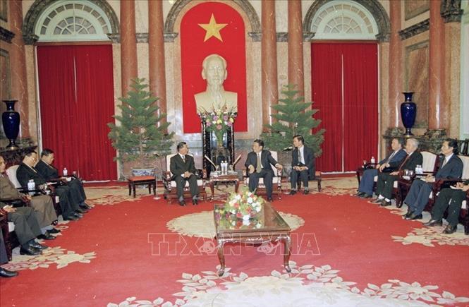 Trong ảnh: Chủ tịch nước Trần Đức Lương tiếp Phó Thủ tướng kiêm Bộ trưởng Nội vụ Thái Lan Sanan Kachornprasart thăm Việt Nam, ngày 4/3/1999, tại Phủ Chủ tịch. Ảnh: Trọng Nghiệp - TTXVN