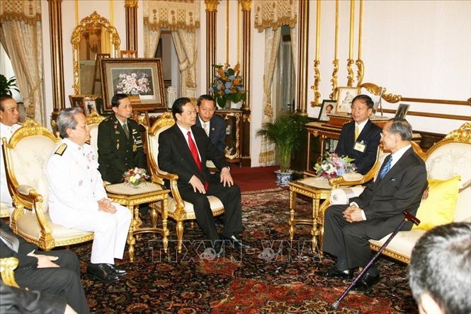 Trong ảnh: Thủ tướng Nguyễn Tấn Dũng hội kiến Quốc vương Thái Lan Bhumibol Adulyadej trong chuyến thăm chính thức Thái Lan (20/1202006). Ảnh: Đức Tám – TTXVN
 
