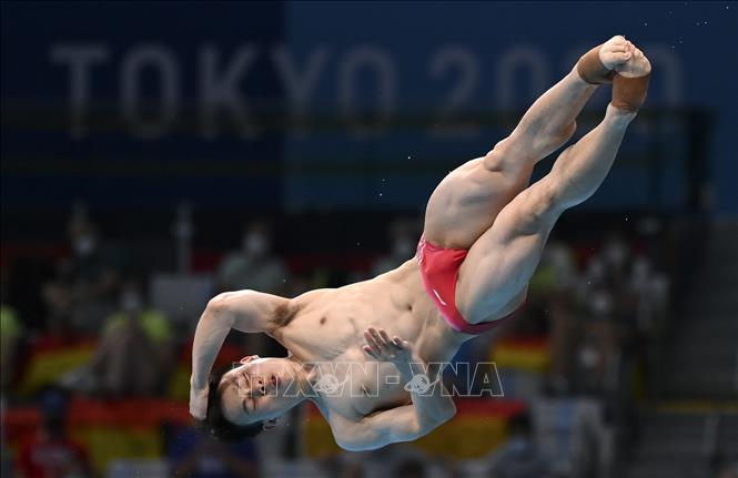 Trong ảnh: VĐV Xie Siyi của Trung Quốc thi đấu ở chung kết nội dung nhảy cầu ván mềm 3m nam tại Olympic Tokyo 2020 (Nhật Bản) ngày 3/8/2021. Ảnh: THX/TTXVN