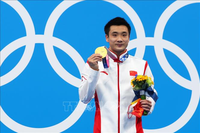 Trong ảnh: VĐV Trung Quốc Yuan Cao đoạt Huy chương Vàng nội dung nhảy cầu cứng 10m nam tại Olympic Tokyo 2020 diễn ra ở Nhật Bản, ngày 7/8/2021. Ảnh: THX/TTXVN