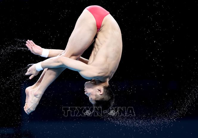 Trong ảnh: VĐV Trung Quốc Yuan Cao thi đấu ấn tượng tại chung kết nội dung nhảy cầu cứng 10m nam ở Olympic Tokyo 2020, diễn ra tại Nhật Bản, ngày 7/8/2021. Ảnh: THX/TTXVN