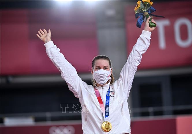 Trong ảnh: VĐV Mỹ Jennifer Valente giành HCV môn xe đạp lòng chảo tại Olympic Tokyo 2020, Nhật Bản ngày 8/8/2021. Ảnh: AFP/ TTXVN