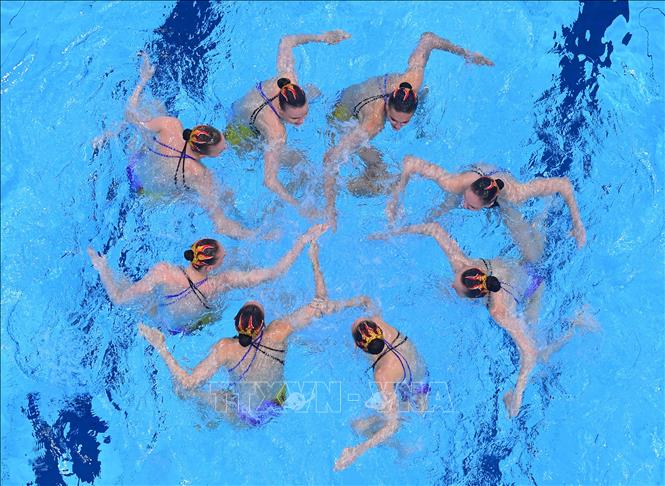 Trong ảnh: Màn dự thi nội dung bơi nghệ thuật đồng đội tự do của các VĐV Ủy ban Olympic Nga tại Olympic Tokyo 2020 diễn ra ở Nhật Bản, ngày 7/8/2021. Ảnh: AFP/TTXVN