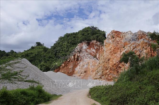 Hiện trường nơi tiêu hủy vật liệu nổ công nghiệp hết hạn tại mỏ đá Căng A, bản Liên Hợp xã Pắc Ta. Ảnh: Quý Trung - TTXVN