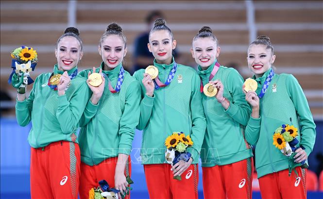 Trong ảnh: Các VĐV Bulgaria đoạt Huy chương Vàng môn thể dục nhịp điệu toàn năng đồng đội nữ tại Olympic Tokyo 2020, diễn ra ở Nhật Bản ngày 8/8/2021. Ảnh: THX/TTXVN