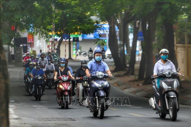 Trong ảnh: Lưu lượng giao thông trên phố Thái Thịnh vào giờ đi làm vẫn khá cao (ảnh chụp lúc 7g50). Ảnh: Tuấn Đức - TTXVN