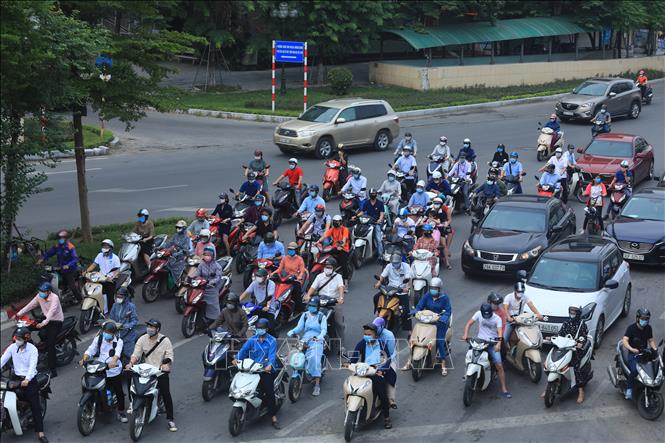 Trong ảnh: Các phương tiện chen chúc trên đường Trường Chinh vào buổi sáng đầu tuần (ảnh chụp lúc 7 giờ 43 phút). Ảnh: Tuấn Anh - TTXVN