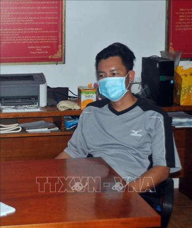 Một đối tượng bị tạm giữ và xử lý tại cơ quan công an. Ảnh TTXVN phát