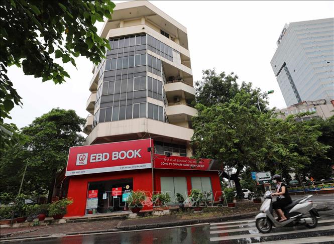 Trong ảnh: Nhà sách EBD book số 7 Xã Đàn đang tạm thời đóng cửa theo Chỉ thị của thành phố. Ảnh: Thanh Tùng - TTXVN