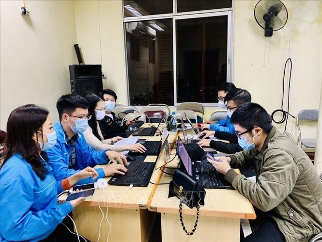 Trong ảnh: Sau khi dịch COVID-19 đợt 3 bùng phát tại thành phố Chí Linh, Tỉnh đoàn Hải Dương đã thành lập Bộ phận thường trực công tác phòng chống dịch và 65 đội thanh niên xung kích phản ứng nhanh để kịp thời hỗ trợ công tác phòng chống dịch tại các huyện, thị xã, thành phố. Ảnh: Mạnh Minh- TTXVN