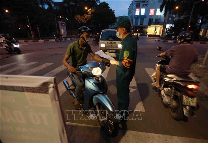 Tổ phòng, chống COVID cộng đồng làm nhiệm vụ tại chốt 