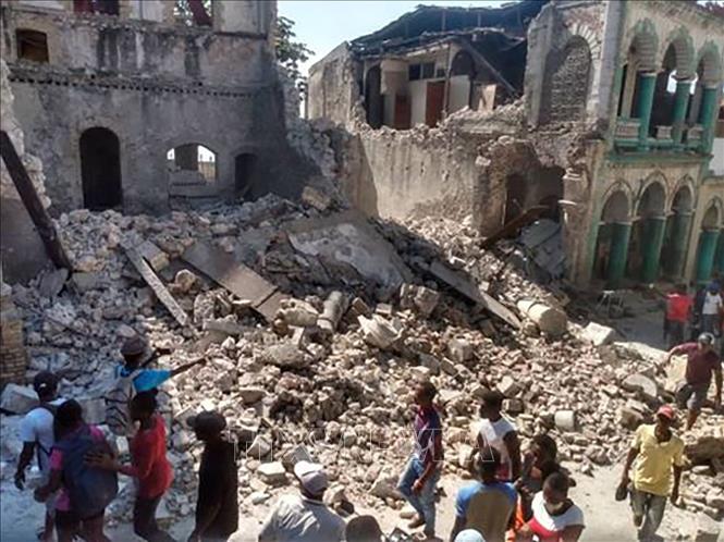 Trong ảnh: Cảnh đổ nát sau trận động đất có độ lớn 7,2 ở Jeremie, Haiti ngày 14/8/2021. Ảnh: Getty Images/TTXVN