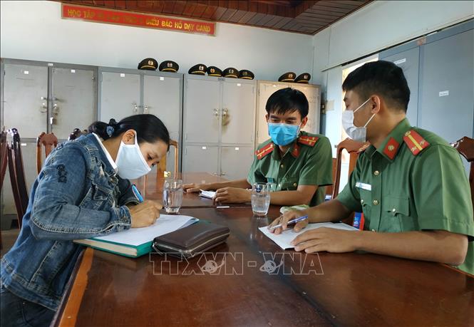 Trong ảnh: Công an tỉnh Đắk Lắk tăng cường kiểm soát, phát hiện và xử lý các đối tượng đăng tải những thông tin sai sự thật lên mạng xã hội, gây tâm lý hoang mang, lo sợ trong nhân dân. Ảnh: Tuấn Anh - TTXVN