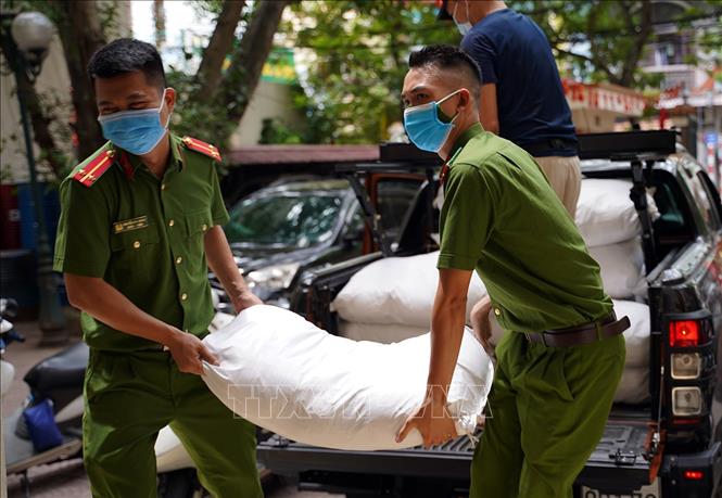 Trong ảnh: Các hội, nhóm thiện nguyện luôn được sự ủng hộ, giúp đỡ của các cơ quan chức năng. Ảnh: Tuấn Anh – TTXVN