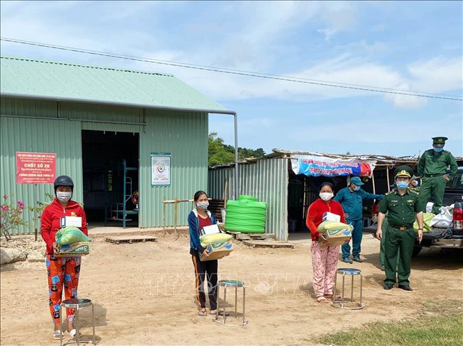 Kiên Giang: Tặng quà người dân vùng biên giới ảnh hưởng ...