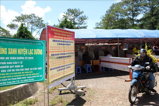 Trong ảnh: Ngoài 2 chốt kiểm soát trên quốc lộ 27C (từ phía Khánh Hòa lên xã Đạ Nhim và từ thành phố Đà Lạt vào xã Đạ Sar), huyện Lạc Dương còn lập thêm 34 chốt tự quản bảo vệ 