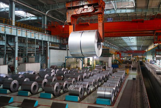 Trong ảnh: Thép cuộn  tại nhà máy của Ben Gang Group Corporation ở tỉnh Liêu Ninh, Trung Quốc, ngày 18/8/2021. Ảnh: THX/TTXVN