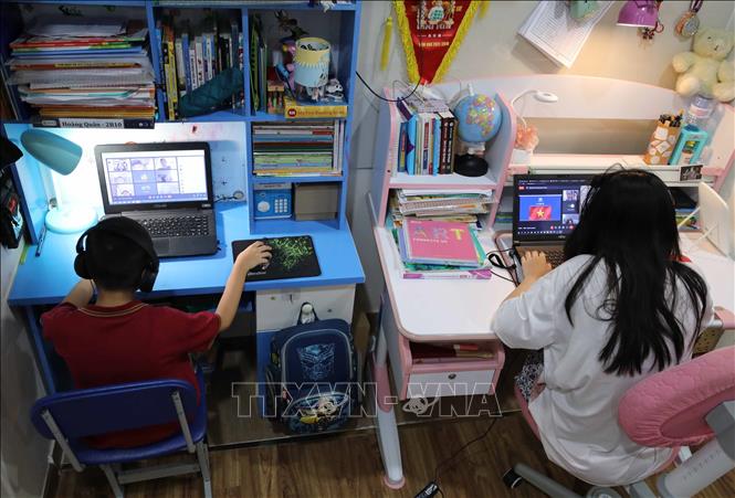 Trong ảnh: Hà Nội đang thực hiện giãn cách, học sinh Vinschool tựu trường qua hình thức trực tuyến. Ảnh: Thanh Tùng - TTXVN