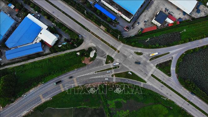 Trong ảnh: Đoạn giao nhau giưã quốc lộ ĐT 284 với Dự án xây dựng tuyến đường nối QL17-QL.37 đoạn qua khu đô thị Nội Hoàng, huyện Yên Dũng(Bắc Giang) đã hoàn thành vào tháng 7/2021. Ảnh: Danh Lam-TTXVN
